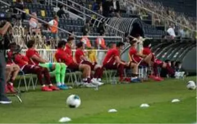 Süper Lig: Fenerbahçe: 0 Hes Kablo Kayserispor: 0 (İlk yarı) Süper Lig: Fenerbahçe: 0 Hes Kablo Kayserispor: 0 (İlk yarı)