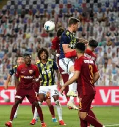Süper Lig: Fenerbahçe: 0 Hes Kablo Kayserispor: 0 (İlk yarı) Süper Lig: Fenerbahçe: 0 Hes Kablo Kayserispor: 0 (İlk yarı)