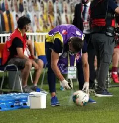 Süper Lig: Fenerbahçe: 0 Hes Kablo Kayserispor: 0 (İlk yarı) Süper Lig: Fenerbahçe: 0 Hes Kablo Kayserispor: 0 (İlk yarı)