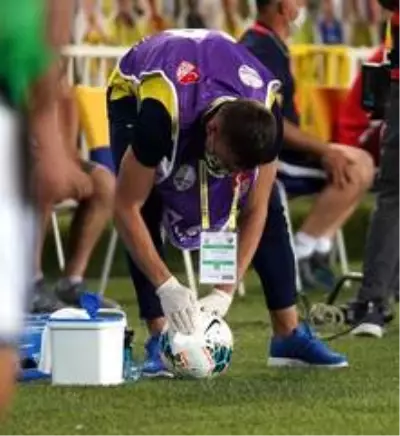 Süper Lig: Fenerbahçe: 0 Hes Kablo Kayserispor: 0 (İlk yarı) Süper Lig: Fenerbahçe: 0 Hes Kablo Kayserispor: 0 (İlk yarı)