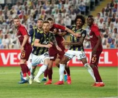 Süper Lig: Fenerbahçe: 0 Hes Kablo Kayserispor: 0 (İlk yarı) Süper Lig: Fenerbahçe: 0 Hes Kablo Kayserispor: 0 (İlk yarı)