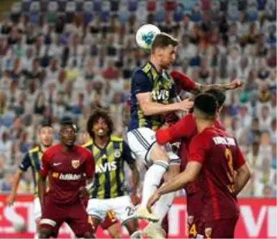 Süper Lig: Fenerbahçe: 0 Hes Kablo Kayserispor: 0 (İlk yarı) Süper Lig: Fenerbahçe: 0 Hes Kablo Kayserispor: 0 (İlk yarı)