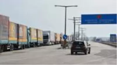 Türkiye, İran hariç tüm komşularına sınır kapılarını açtı Türkiye, İran hariç tüm komşularına sınır kapılarını açtı