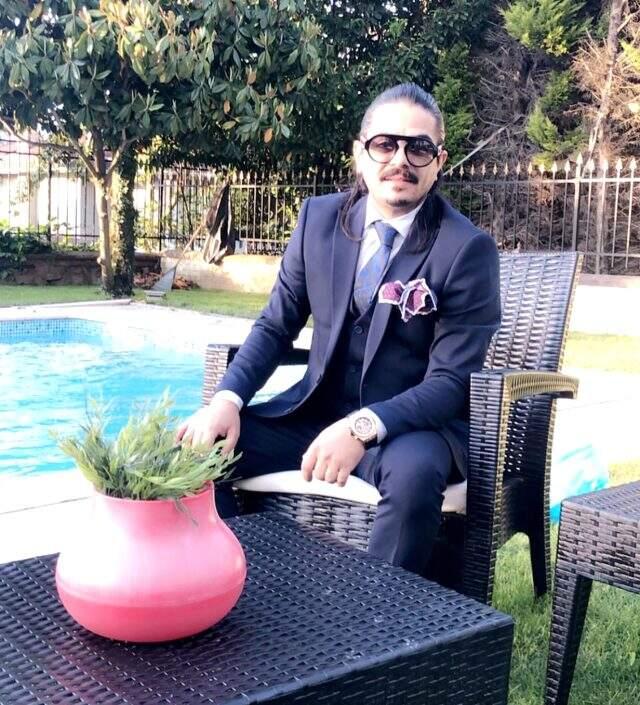 Ünlü şef Özgür Gökçe, abisi Nusret Gökçe'yle çekilen çocukluk fotoğrafını paylaştı Ünlü şef Özgür Gökçe, abisi Nusret Gökçe'yle çekilen çocukluk fotoğrafını paylaştı