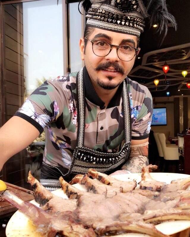 Ünlü şef Özgür Gökçe, abisi Nusret Gökçe'yle çekilen çocukluk fotoğrafını paylaştı Ünlü şef Özgür Gökçe, abisi Nusret Gökçe'yle çekilen çocukluk fotoğrafını paylaştı