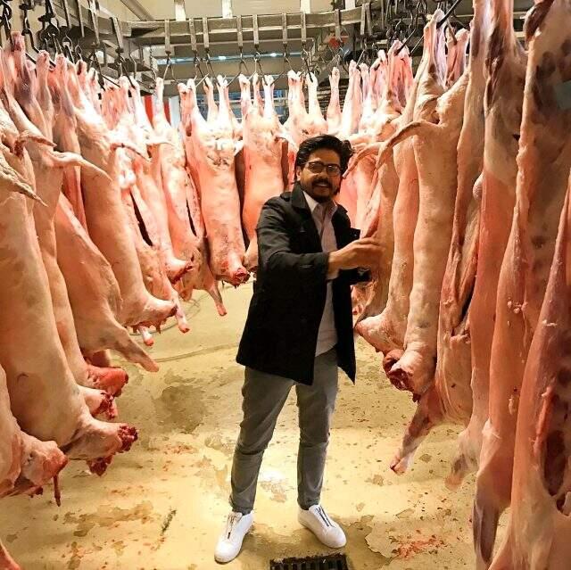 Ünlü şef Özgür Gökçe, abisi Nusret Gökçe'yle çekilen çocukluk fotoğrafını paylaştı Ünlü şef Özgür Gökçe, abisi Nusret Gökçe'yle çekilen çocukluk fotoğrafını paylaştı