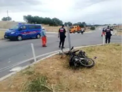 Uşak'ta motosiklet ile otomobil çarpıştı: 1 ölü Uşak'ta motosiklet ile otomobil çarpıştı: 1 ölü