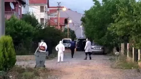 Uşak'ta polis ve bekçileri av tüfeğiyle yaralayan zanlının yeni görüntüleri ortaya çıktı Uşak'ta polis ve bekçileri av tüfeğiyle yaralayan zanlının yeni görüntüleri ortaya çıktı