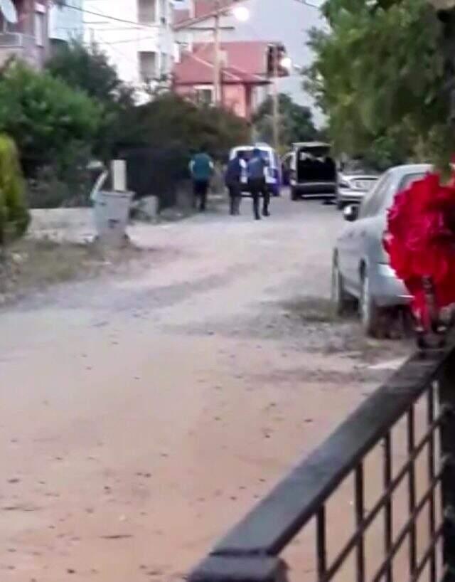 Uşak'ta polis ve bekçileri av tüfeğiyle yaralayan zanlının yeni görüntüleri ortaya çıktı Uşak'ta polis ve bekçileri av tüfeğiyle yaralayan zanlının yeni görüntüleri ortaya çıktı