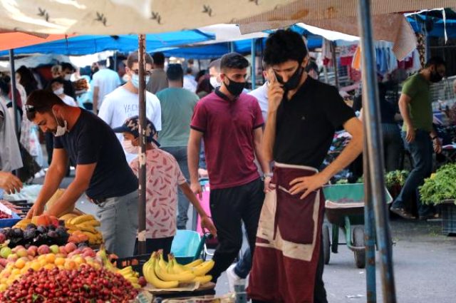 Vaka sayısının arttığı Diyarbakır'da sosyal mesafe unutuldu