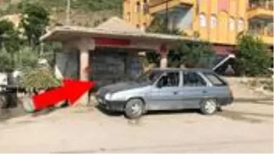 Vatandaşlar, şifalı olduğuna inandığı kaynak suyuna büyük talep gösteriyor Vatandaşlar, şifalı olduğuna inandığı kaynak suyuna büyük talep gösteriyor