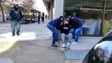Video: Yasa dışı suç örgütü kurmakla suçlanan 2 Türk Arjantin'de tutuklandı Video: Yasa dışı suç örgütü kurmakla suçlanan 2 Türk Arjantin'de tutuklandı