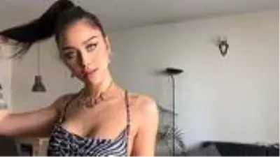 Yaz sezonunu açan Zeynep Alkan, süper mini şortuyla poz verdi Yaz sezonunu açan Zeynep Alkan, süper mini şortuyla poz verdi