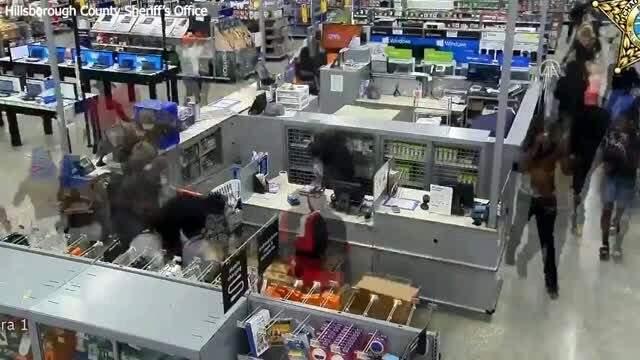 ABD'de yeni yağma görüntüleri ortaya çıktı ABD'de yeni yağma görüntüleri ortaya çıktı