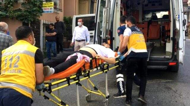 Beyoğlu'nda bıçaklı saldırgan dehşeti