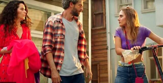 Çatı Katı Aşk dizisi konusu nedir? Çatı Katı Aşk oyuncuları kimler? Çatı Katı Aşk ne zaman başlıyor? Çatı Katı Aşk fragmanı izle!