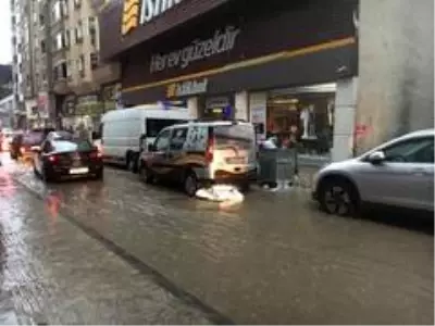 Fatsa'da sağanak yağış etkili oldu, yollar göle döndü