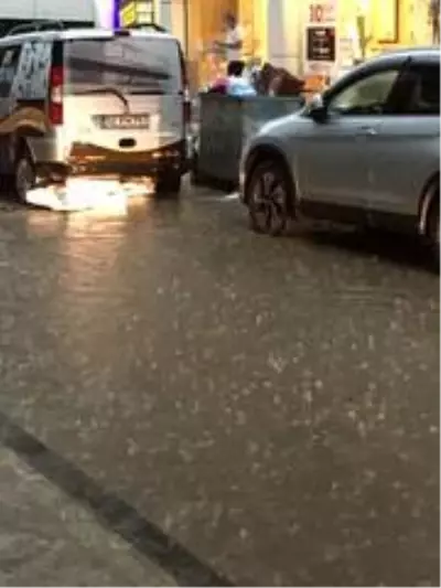 Fatsa'da sağanak yağış etkili oldu, yollar göle döndü Fatsa'da sağanak yağış etkili oldu, yollar göle döndü