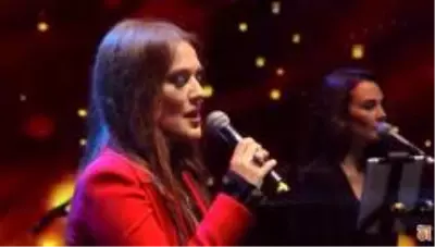 Mihriban türküsü performansıyla Twitter'da gündem olan Demet Akalın, eleştirileri tiye aldı Mihriban türküsü performansıyla Twitter'da gündem olan Demet Akalın, eleştirileri tiye aldı
