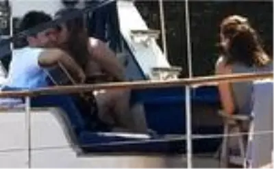 Mustafa Ceceli ve Selin İmer'in romantik anları! Birbirlerini öpücüklere boğdular Mustafa Ceceli ve Selin İmer'in romantik anları! Birbirlerini öpücüklere boğdular