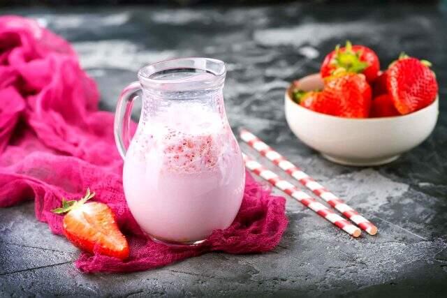 Plajları serinleten lezzet! Çilekli milkshake tarifi