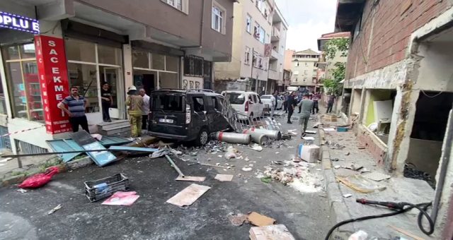 Son dakika: Beyoğlu'nda bir iş yerinde patlama meydana geldi, 5 kişi yaralandı
