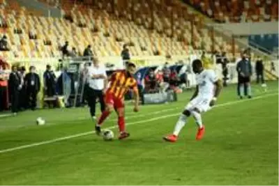Süper Lig: Yeni Malatyaspor: 1 Kasımpaşa: 0 (İlk yarı) Süper Lig: Yeni Malatyaspor: 1 Kasımpaşa: 0 (İlk yarı)