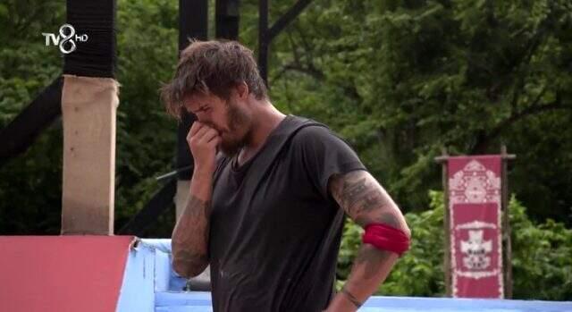 Survivor'da Elif ve Nisa dokunulmazlık oyununda sakatlandı Survivor'da Elif ve Nisa dokunulmazlık oyununda sakatlandı