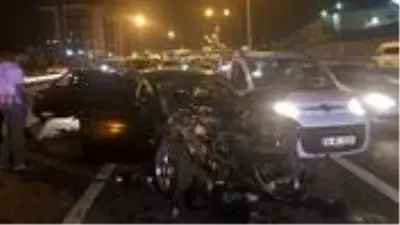 Trafikte makas atan sürücü, 6 aracın karıştığı zincirleme kazaya sebep oldu Trafikte makas atan sürücü, 6 aracın karıştığı zincirleme kazaya sebep oldu
