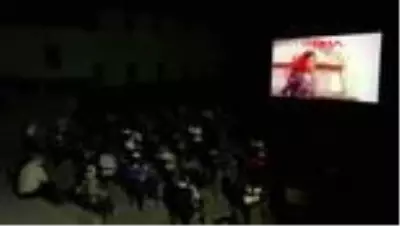 Tunceli'de yaz akşamlarında açık havada sinema keyfi