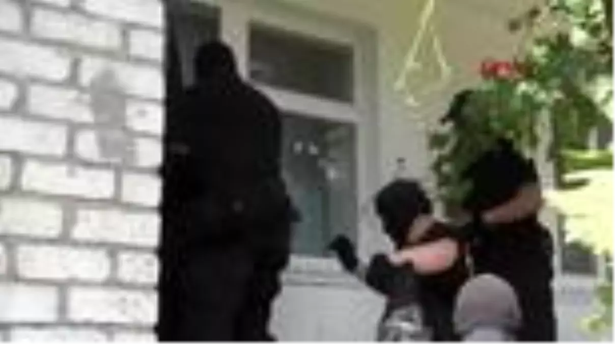 Ukrayna'da porno stüdyolarına şafak vakti operasyon!