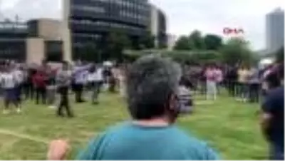 Almanya'da düğün salonu sahiplerinden zurna ve davullu protesto Almanya'da düğün salonu sahiplerinden zurna ve davullu protesto