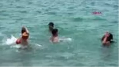 ANTALYA Dünyaca ünlü sahilde fiziki mesafeli deniz keyfi ANTALYA Dünyaca ünlü sahilde fiziki mesafeli deniz keyfi