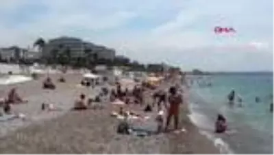 ANTALYA Dünyaca ünlü sahilde fiziki mesafeli deniz keyfi ANTALYA Dünyaca ünlü sahilde fiziki mesafeli deniz keyfi