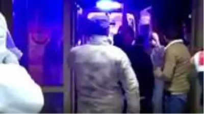 Depremde şehit olan korucunun naaşı hastaneye getirildi Depremde şehit olan korucunun naaşı hastaneye getirildi