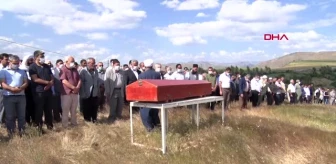 ELAZIĞ Malatya'daki tren kazasında ölen makinist Kaya, toprağa verildi