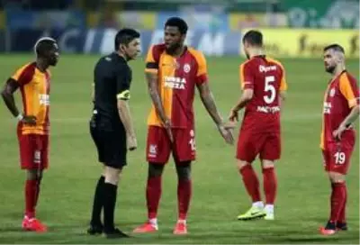 Galatasaray yöneticisi Mahmut Recevik hakeme tepkili: Allah hesabını sorar, yazıklar olsun Galatasaray yöneticisi Mahmut Recevik hakeme tepkili: Allah hesabını sorar, yazıklar olsun