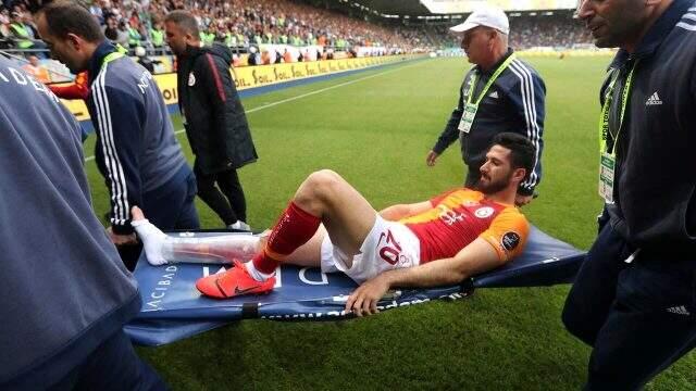 Galatasaraylı oyuncular, Rizespor deplasmanlarında 2 sezonda 2 ciddi sakatlık yaşadı Galatasaraylı oyuncular, Rizespor deplasmanlarında 2 sezonda 2 ciddi sakatlık yaşadı