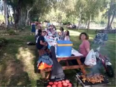 Kuşadası'nda sosyal mesafeli piknik Kuşadası'nda sosyal mesafeli piknik