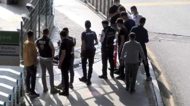 Metrobüs durağındaki şüpheli paket, bomba paniği yaşattı Metrobüs durağındaki şüpheli paket, bomba paniği yaşattı