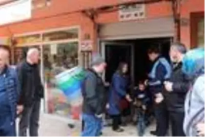 Rize'de taşıcıyı kolonları çatlayan 11 katlı bina yıkılıyor Rize'de taşıcıyı kolonları çatlayan 11 katlı bina yıkılıyor