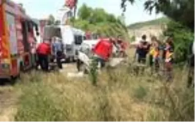Tatil yolunda kaza: Aynı aileden 6 kişi öldü