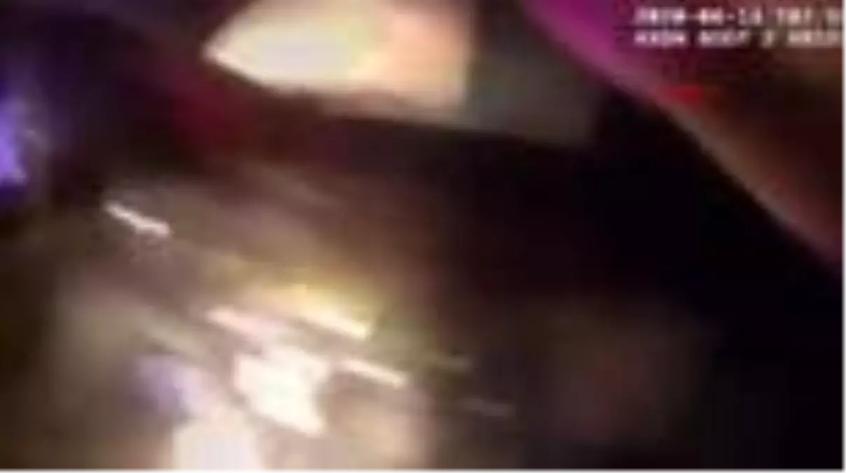 ABD'de polis yanan sürücüyü aracın içinden böyle kurtardı