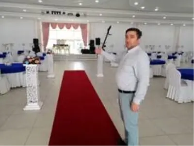 1 Temmuz'da yeniden faaliyetlere başlayacak düğün salonlarında tedbirler sıkı tutulacak 1 Temmuz'da yeniden faaliyetlere başlayacak düğün salonlarında tedbirler sıkı tutulacak