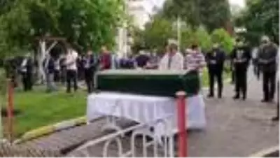 Amerika'da hayatını kaybeden üniversite öğrencisi toprağa verildi Amerika'da hayatını kaybeden üniversite öğrencisi toprağa verildi
