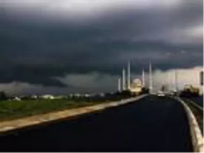 Kara bulutların sardığı Arnavutköy, gündüz vakti geceyi yaşadı Kara bulutların sardığı Arnavutköy, gündüz vakti geceyi yaşadı
