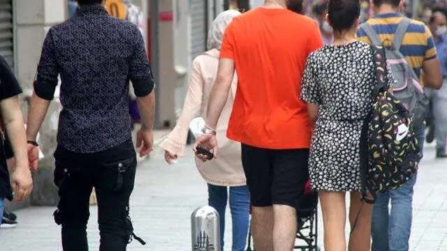 Artan vakalara rağmen vatandaşlar, koronavirüs tedbirlerine uymuyor Artan vakalara rağmen vatandaşlar, koronavirüs tedbirlerine uymuyor