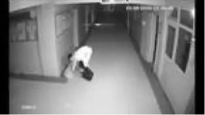 Avcılar'da ilkokuldan bilgisayar hırsızlığı kamerada