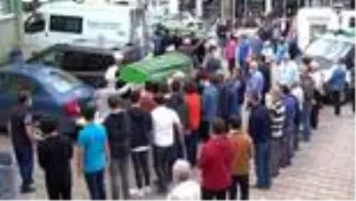 Balıkesir’deki kazada ölen 6 kişiden 3’ünün cenazeleri toprağa verildi