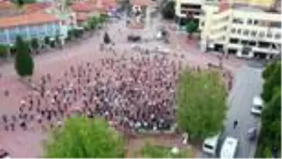 Balıkesir’deki kazada ölen sürücü, eşi ve babasının cenazeleri toprağa verildi